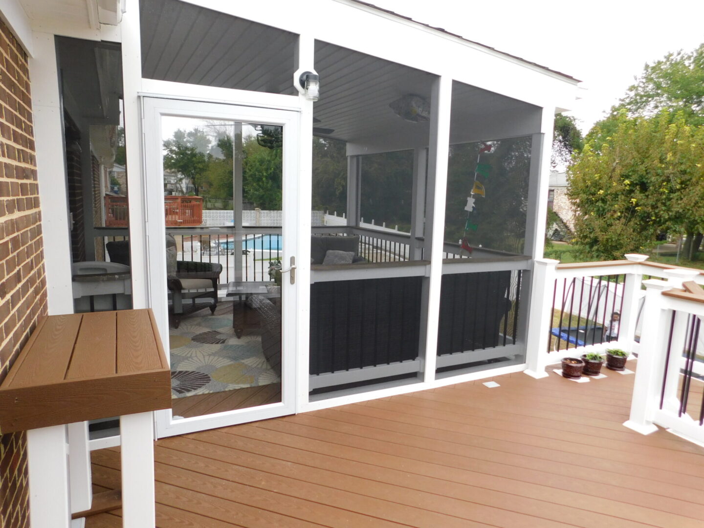 Elevated deck with an enclosed lounge room